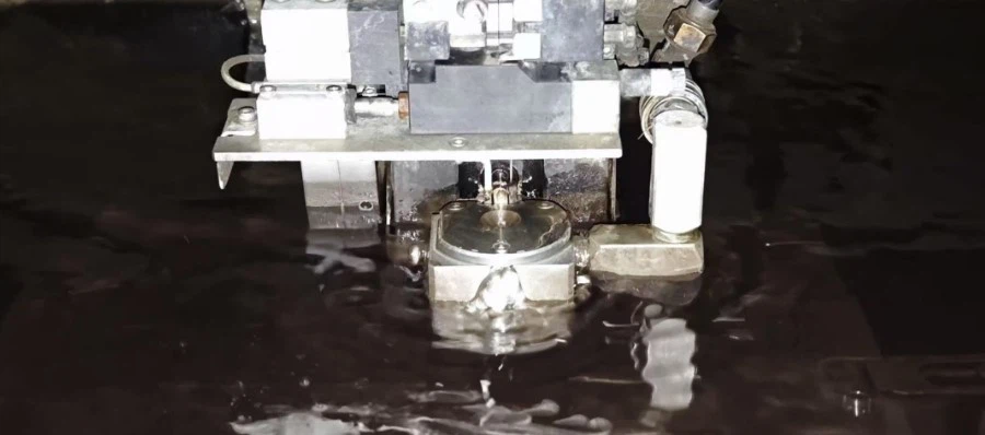 Slow wire cutting processing Slow wire cutting processing